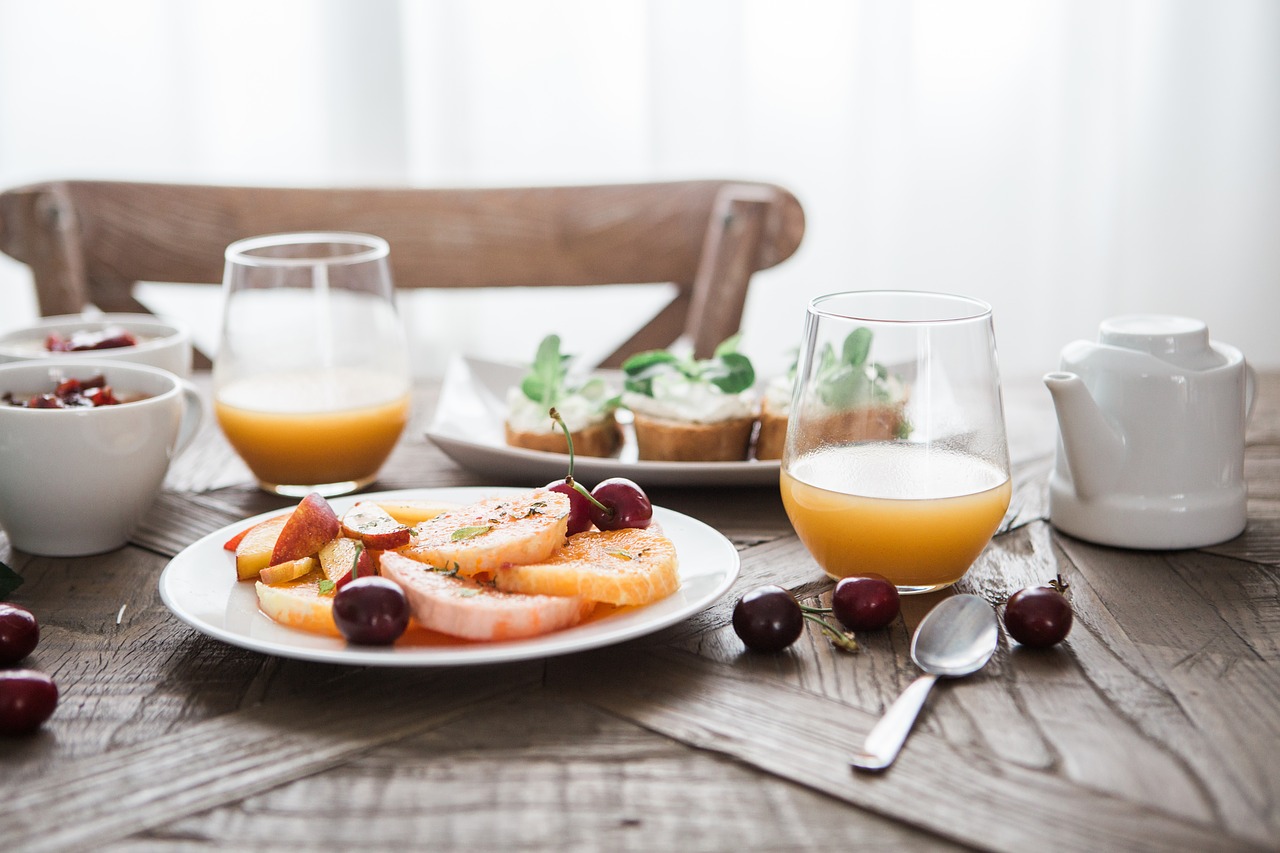 ¿Cuántas calorías debe tener un desayuno saludable? Guía completa